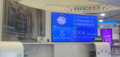 Magasin connecté : les agences bancaires, des commerces qui se digitalisent aussi