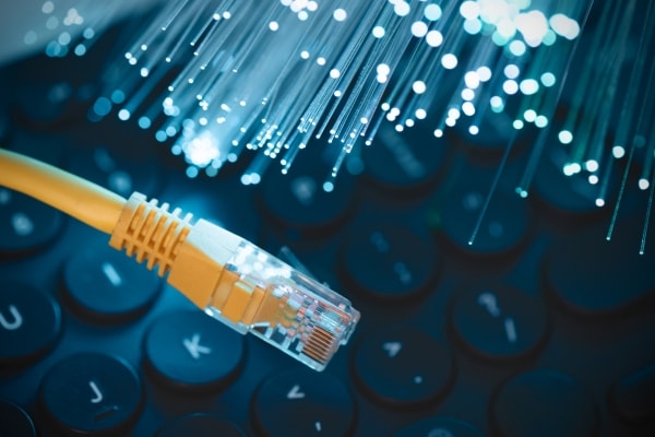 Entreprises de taille intermédiaire : quand la fibre optique débloque la croissance dans les territoires