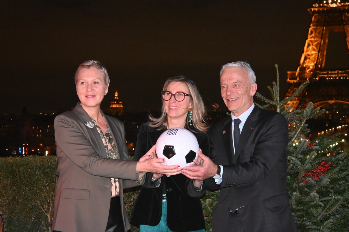 De gauche à droire : Anne Le Hénanff, ministre déléguée chargée de l’Intelligence artificielle et du Numérique, Véronique Torner, présidente de Numeum, et de Patrick Martin, président du Medef.