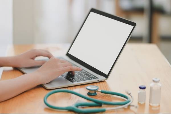 Medadom et Sil-Lab Innovations s'allient pour permettre aux infirmiers de proposer la téléconsultation aux patients lors des visites à domicile
