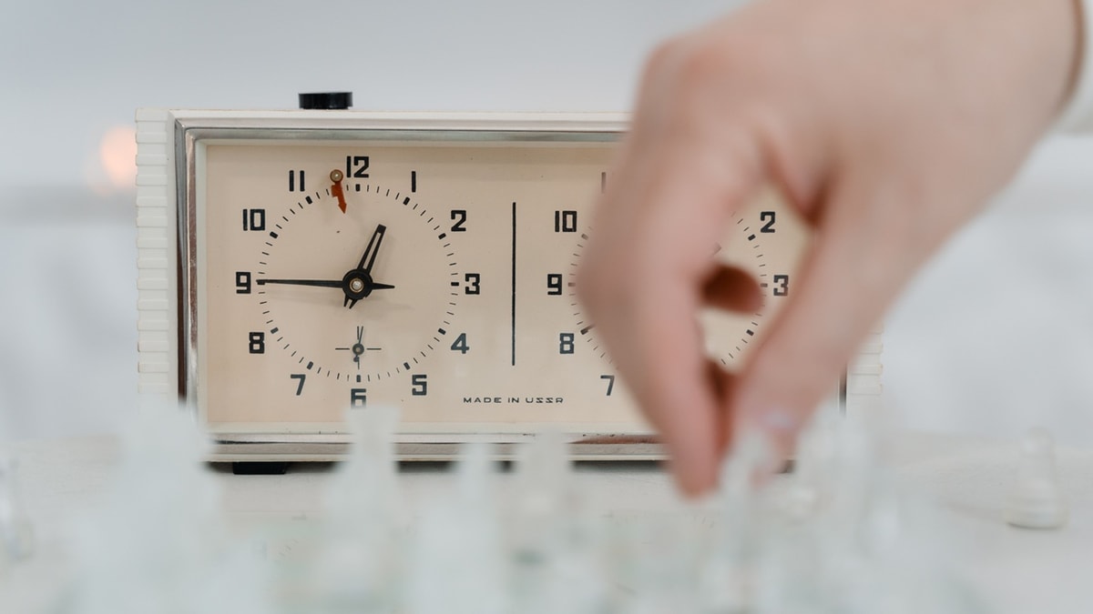 Gouvernance temporelle : pourquoi les dirigeants ne doivent plus seulement bien décider, mais décider à temps