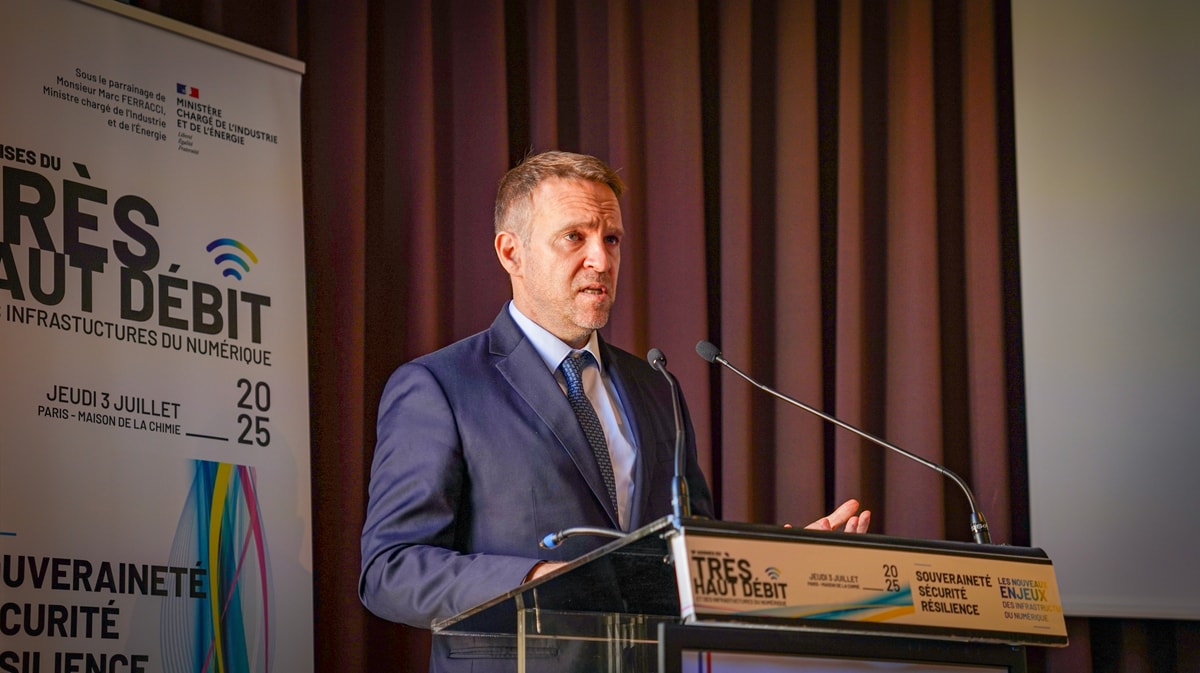 Très Haut Débit : sécuriser les “artères numériques de la nation” face aux menaces géopolitiques et climatiques