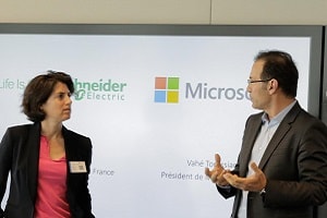 Mikkel Svane, à droite, lors de l’annonce de son entrée à Station F au printemps dernier, en présence de Xavier Niel et Roxane Varza (Station F) ; Nicolas Raspal et Rachel Delacour (les cofondateurs de BIME Analytics). Photo : Station F