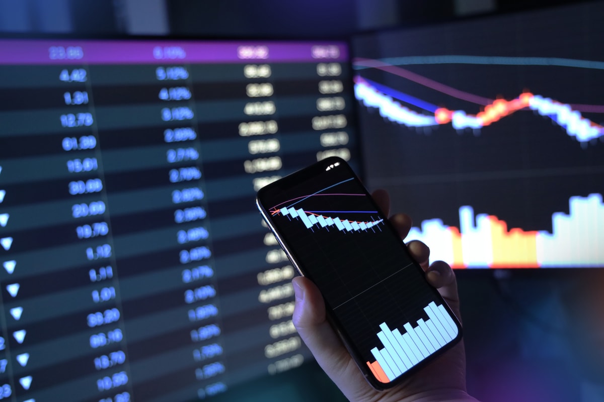 Repli de la croissance économique du numérique en 2024, la France victime de sa politique