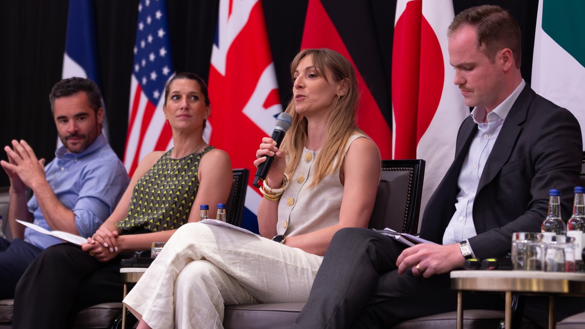 De gauche à droite : Gautier Cloix (Edge), Stéphanie Fink (Cohere), Laura Toledano (Zalando) et Hector de Rivoire (Microsoft) ont débattu au Tech7 des conditions nécessaires au déploiement de l’IA