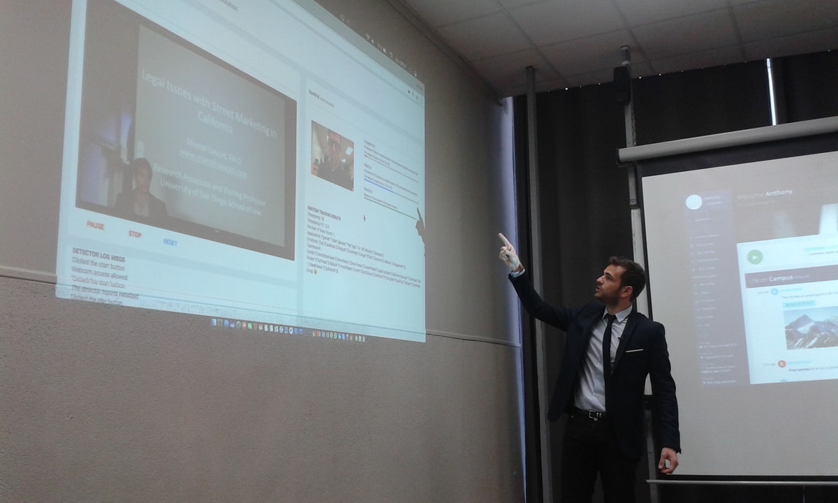 Marcel Saucet a présenté en avant-première à l'ESGCI son logiciel IA Learning. ©Célia Garcia-Montero