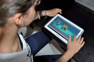 Par ailleurs, dans le cadre des Investissements d’avenir, dix millions d’euros* seront consacrés « à la recherche et l’innovation pour mettre le numérique au service de l’acquisition des fondamentaux à l’école », a annoncé le ministre qui soutiendra une quinzaine de projets.