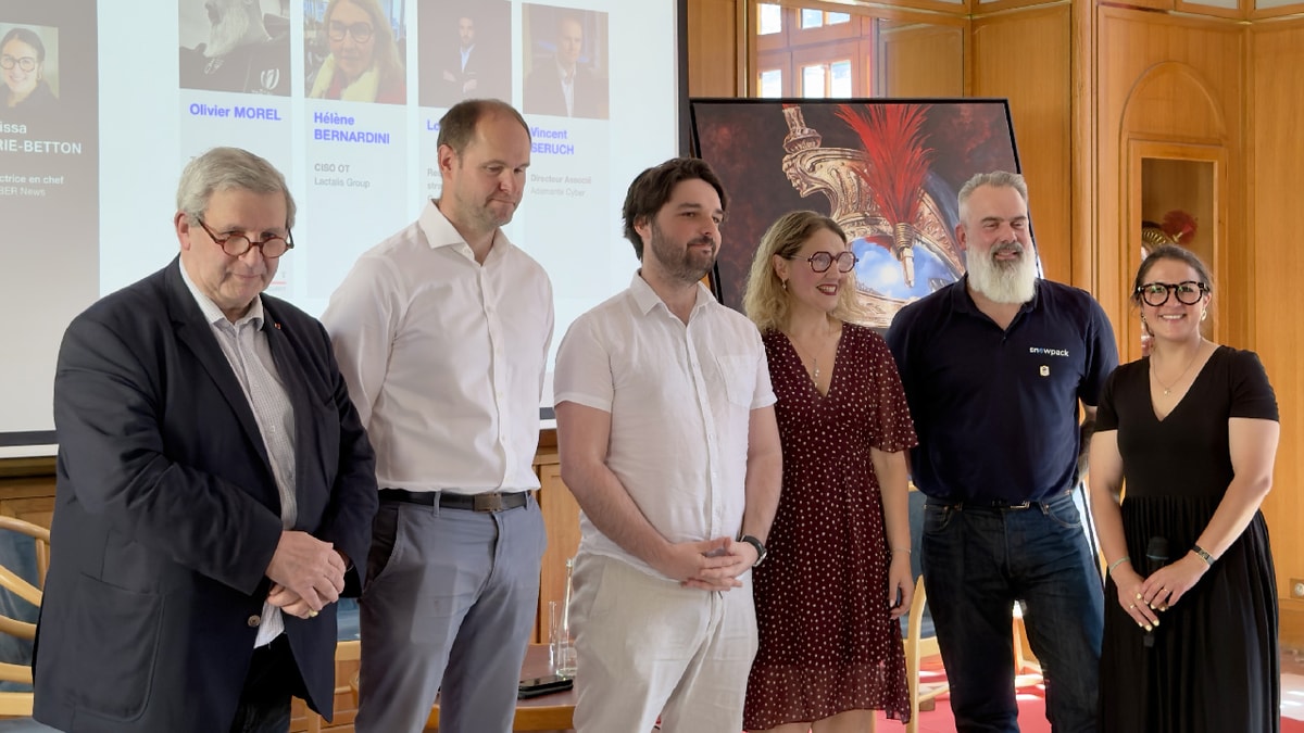De gauche à droite : Général Marc Watin-Augouard - Vincent Seruch, directeur associé, Adamante Cyber - Lois Samain, responsable de la stratégie cybersécurité, groupe RATP - Hélène Bernardini, ancienne CISO OT de Lactalis Group - Olivier Morel, trésorier d'Hexatrust et directeur général de Snowpack,