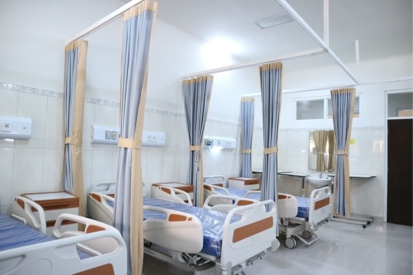 Crise de l’hôpital, manque de profs : les start-up au secours des services publics