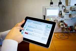 Banc de tests en laboratoire, au pôle Téléservices pour l'énergie.