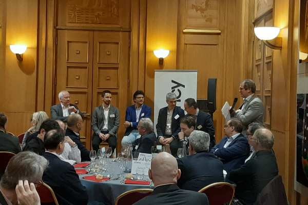 Frédéric Charles, Directeur Stratégie Digitale & Innovation Suez Smart Solution, Ignacio Tirado, COO de Redspher, Philippe Herbert, Managing General Partner de Kreaxi, Stéphane Gervais-Ducouret, Executive VP Strategic Innovation de Lacroix Group et Guillaume Bonneton, Partner chez GP Bulhound.