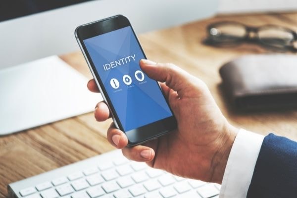 [Chronique] Intelligence digitale : e-réputation, un attribut de son identité que chacun doit protéger