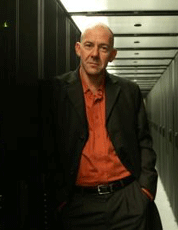 Le cloud quantique est une révolution dans le monde du cloud computing. Le terme « cloud quantique » désigne un service de cloud computing dont les données coexistent en temps réel sur plusieurs centres de données informatiques (datacenter).