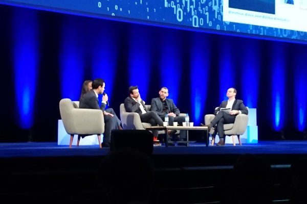 Salon Big Data Paris, table ronde intitulée "Maturité du Big Data : comment cela se concrétise aujourd'hui au sein des entreprises ?". Intervenants en partant de la gauche : Jérémie Guez (Bnp Paris Personnal Finance), Cynthia Traoré (Swiss Life France), David Giblas (Malakoff Médéric) et Aïssa Belaïd (Engie).