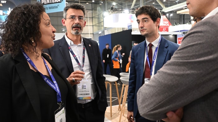 Farida Poulain, DG Campus Cyber, Guy Flamant, directeur du campus cyber Nouvelle Aquitaine et Joffrey Célestin-Urbain, président du Campus Cyber au Forum InCyber 2026 (de gauche à droite)