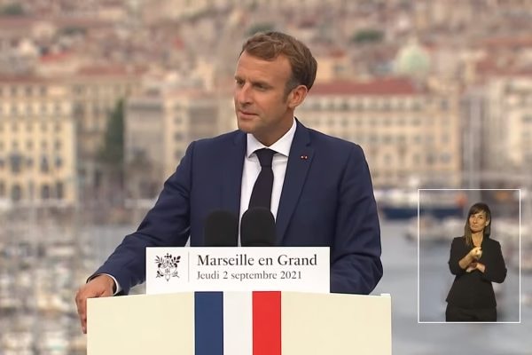 Emmanuel Macron s'est rendu le 2 septembre dernier à Marseille pour dévoiler de nombreuses aides financières pour faire face aux défis infrastructurels à la ville.