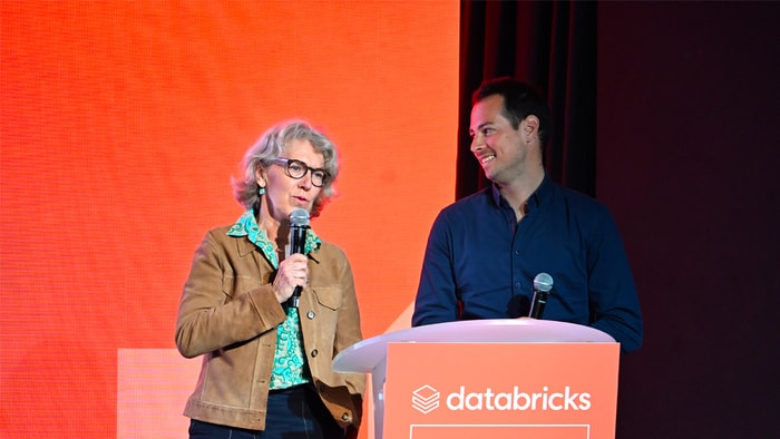 Elisabeth Stirling, directrice Stratégie Innovation Data/IA & Culture Connaissance Clients chez La Poste et Eliott Legendre,  Principal AI Engineer chez OpenValue