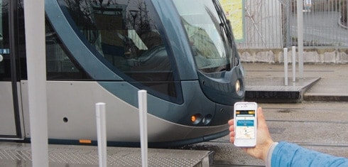 tramway-iphone-smart-city-transport-UNE