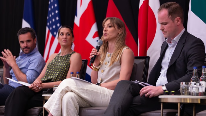 De gauche à droite : Gautier Cloix (Edge), Stéphanie Fink (Cohere), Laura Toledano (Zalando) et Hector de Rivoire (Microsoft) ont débattu au Tech7 des conditions nécessaires au déploiement de l’IA