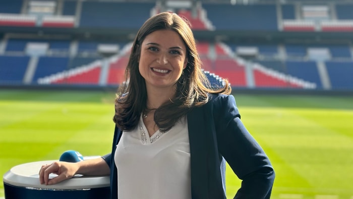 Laura Hassan, interviewée au Parc des Princes à Paris 