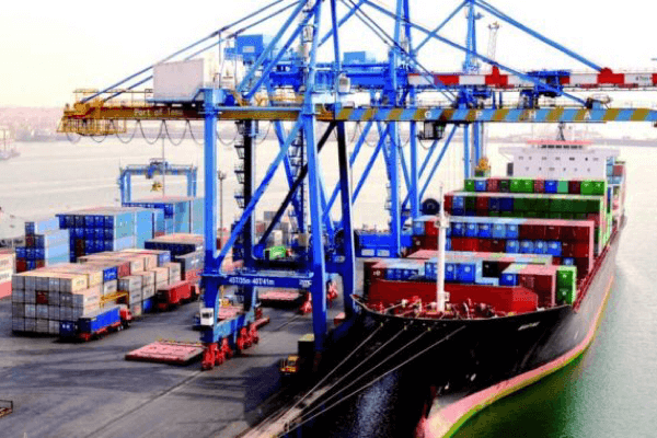 bollore-transport-logistics-combine-ia-et-iot-pour-suivre-conteneurs