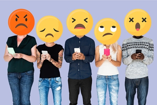 reseaux-sociaux-negatif-smartphone-newsletter