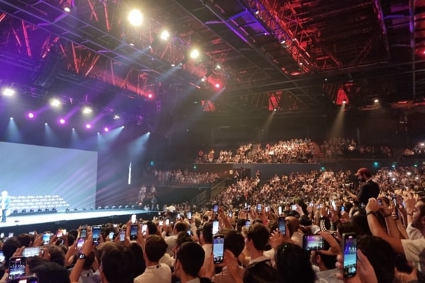 Photo : CMoal

L’assemblée du Dôme à l’arrivée d’Elon Musk