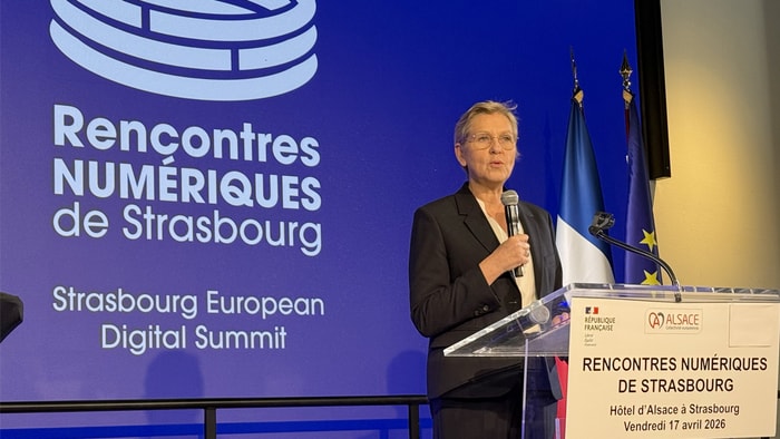Pour Anne Le Hénanff, ministre déléguée chargée de l'Intelligence artificielle et du Numérique : « La souveraineté repose, selon moi, sur trois exigences simples mais importantes » : 1. Connaître nos dépendances (cartographie des SI et des données) 2. Soutenir une offre souveraine française et européenne 3. L'exemplarité de la commande publique