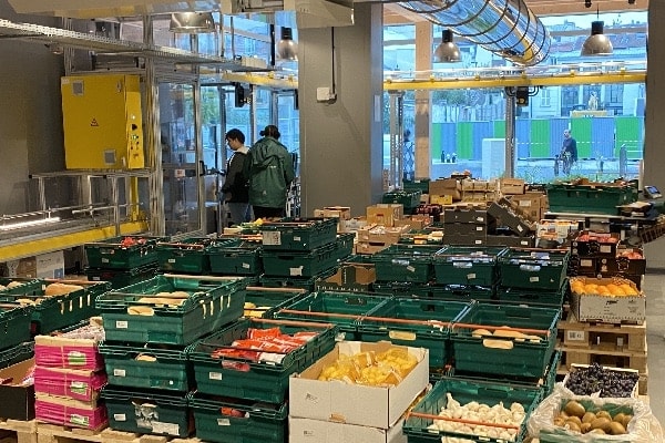 Étals de fruits et légumes dans l'atelier de Puteaux