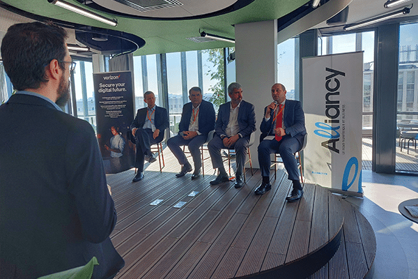 Table-Ronde-Petit-dejeuner-Cybersecurite-Verizon-Campus-Cyber-20220706-600x400